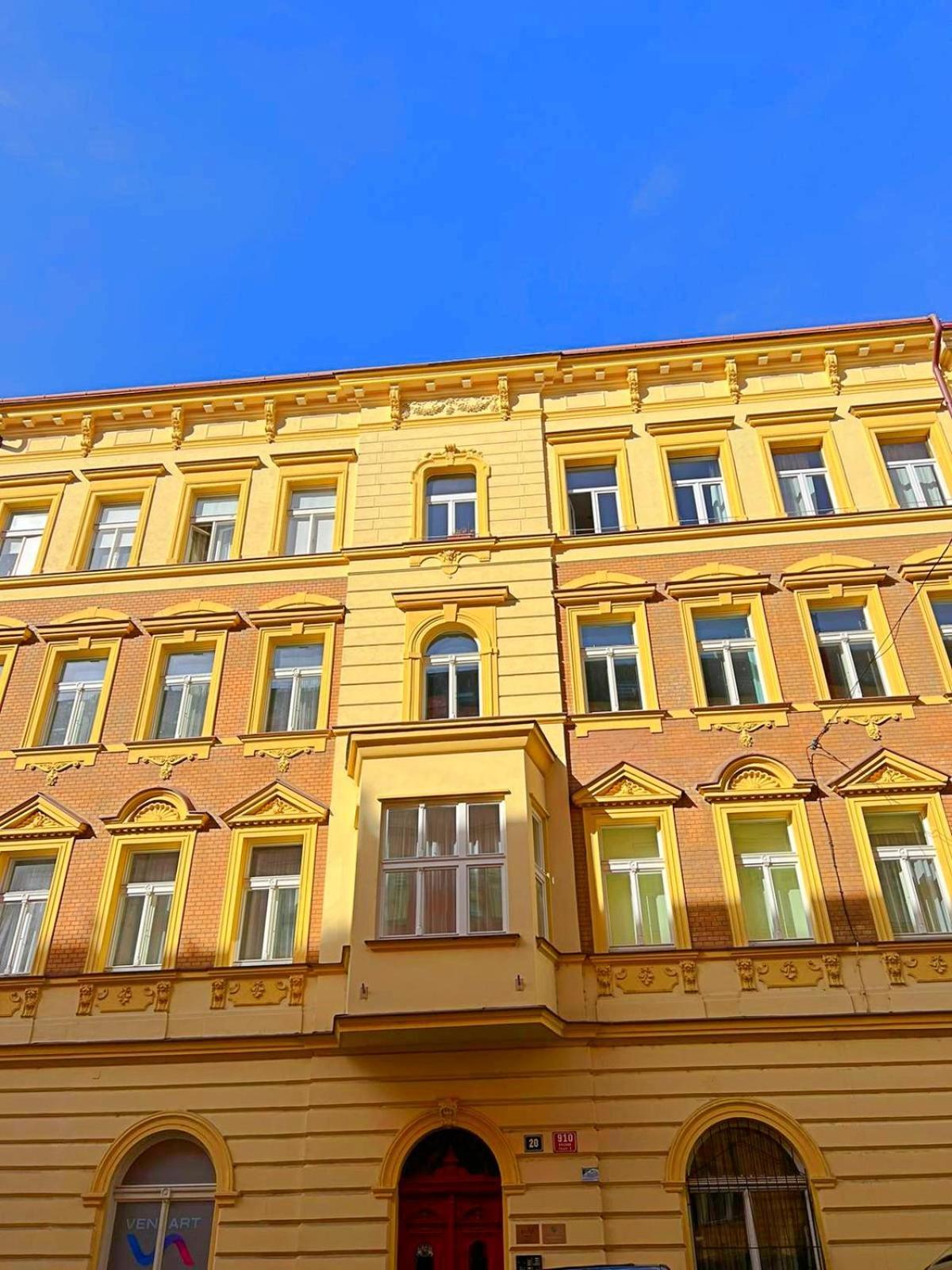 Mezonetovy Apartman V Centru Praga Exterior foto