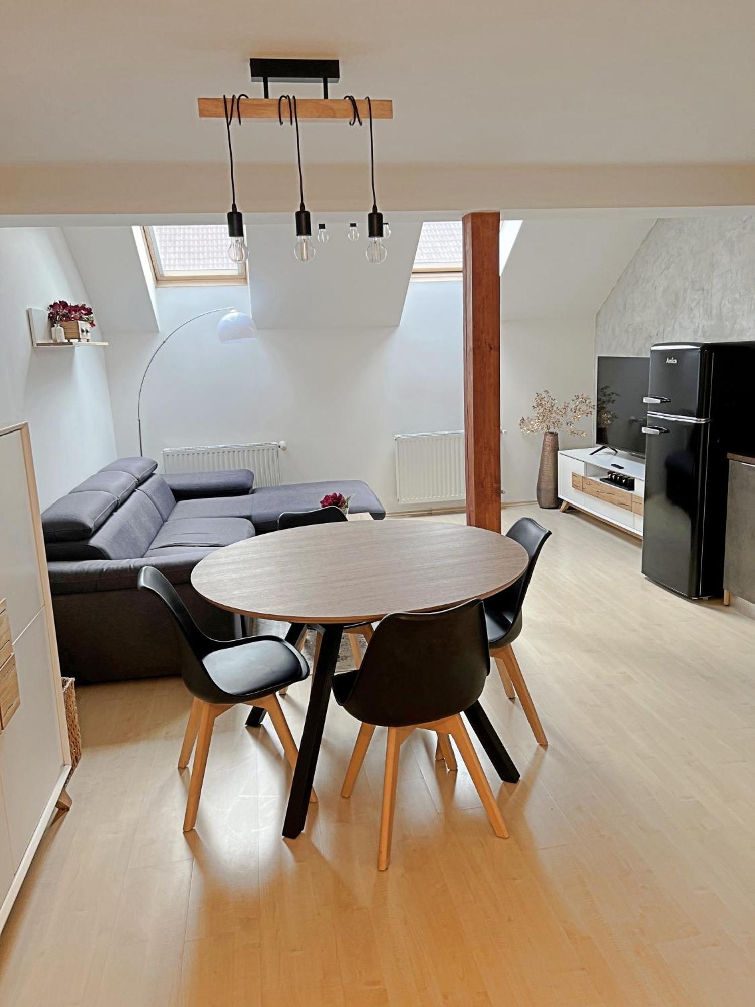 Mezonetovy Apartman V Centru Praga Exterior foto