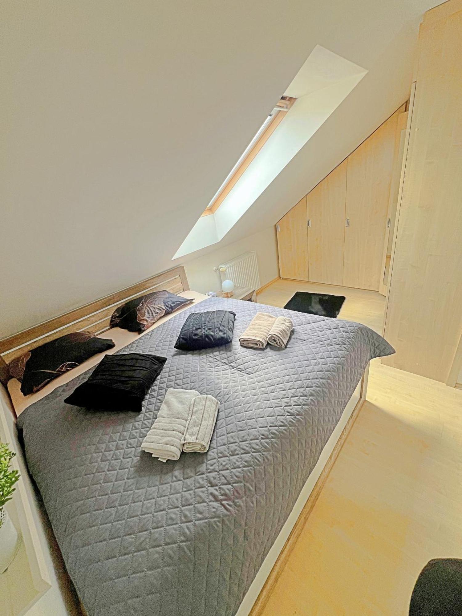 Mezonetovy Apartman V Centru Praga Exterior foto