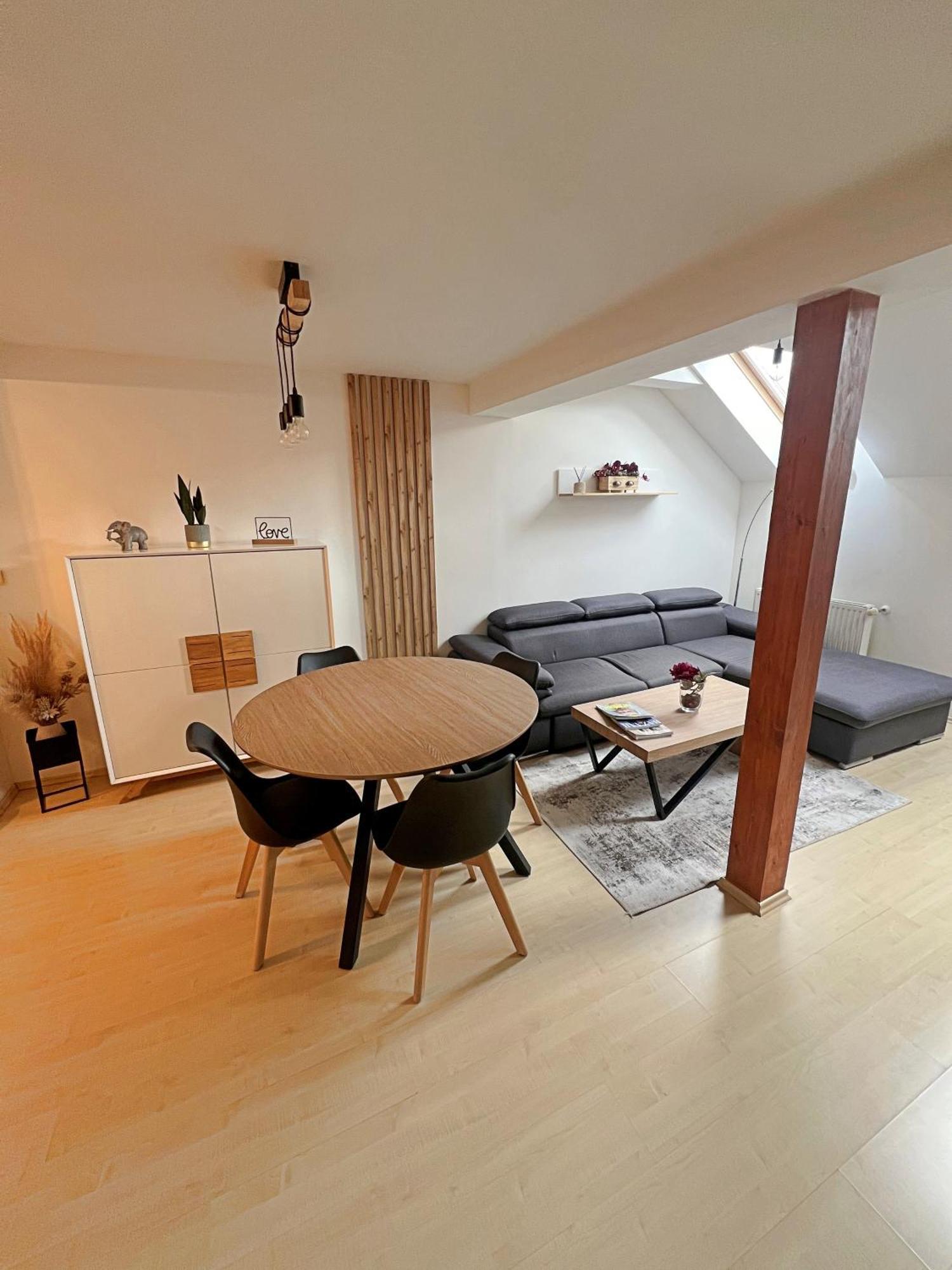 Mezonetovy Apartman V Centru Praga Exterior foto