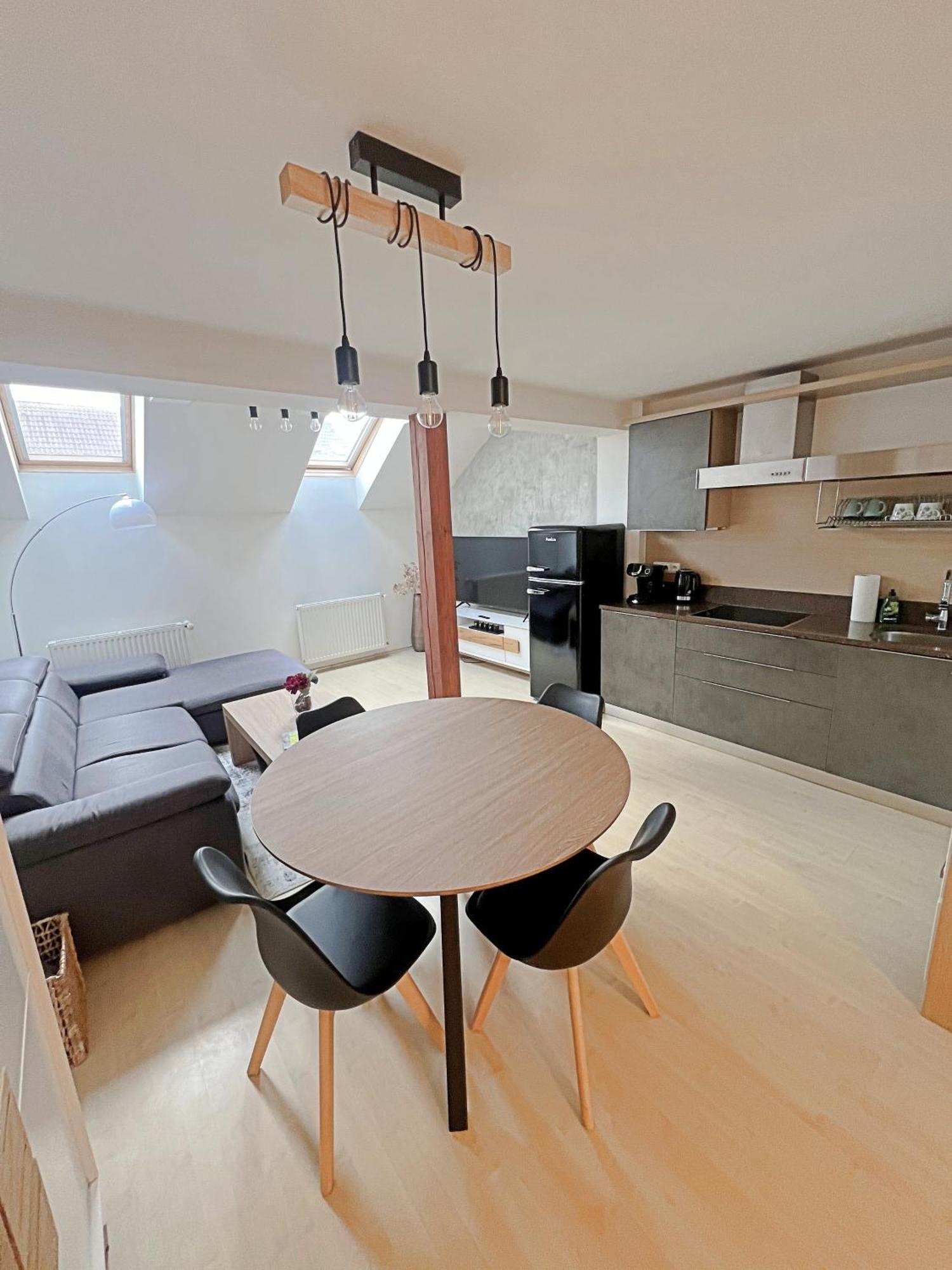 Mezonetovy Apartman V Centru Praga Exterior foto